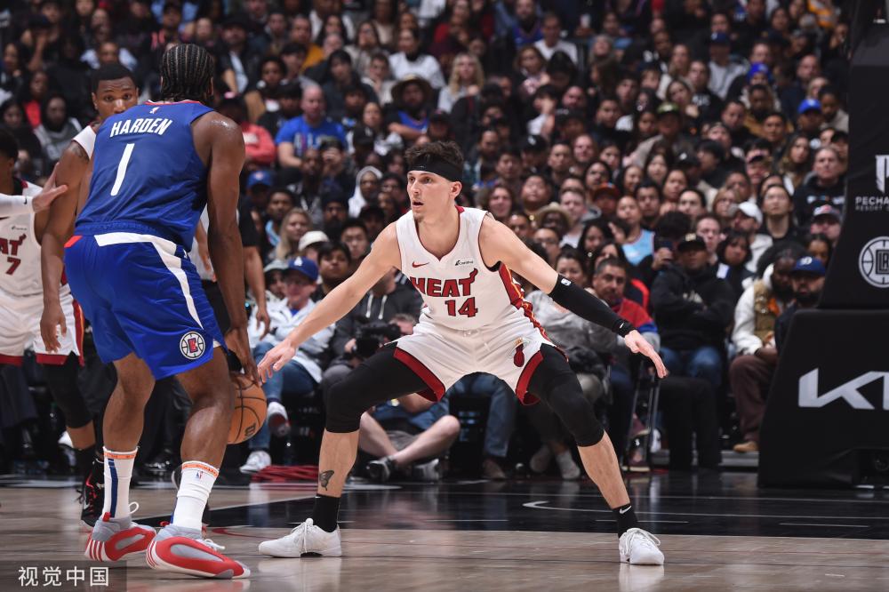 本场比赛再 本场比赛再